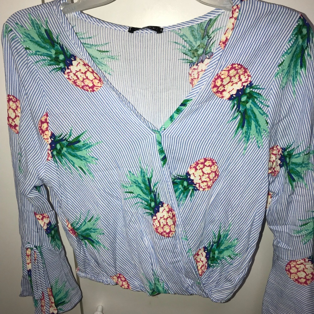 Cropped, blue stripe pineapple shirt
